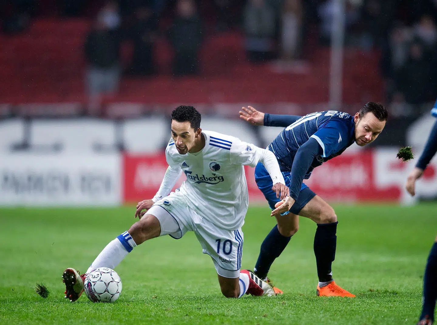 Patrick Olsen er her i aktion mod Carlos Zeca fra FC København 12. marts 2018.
