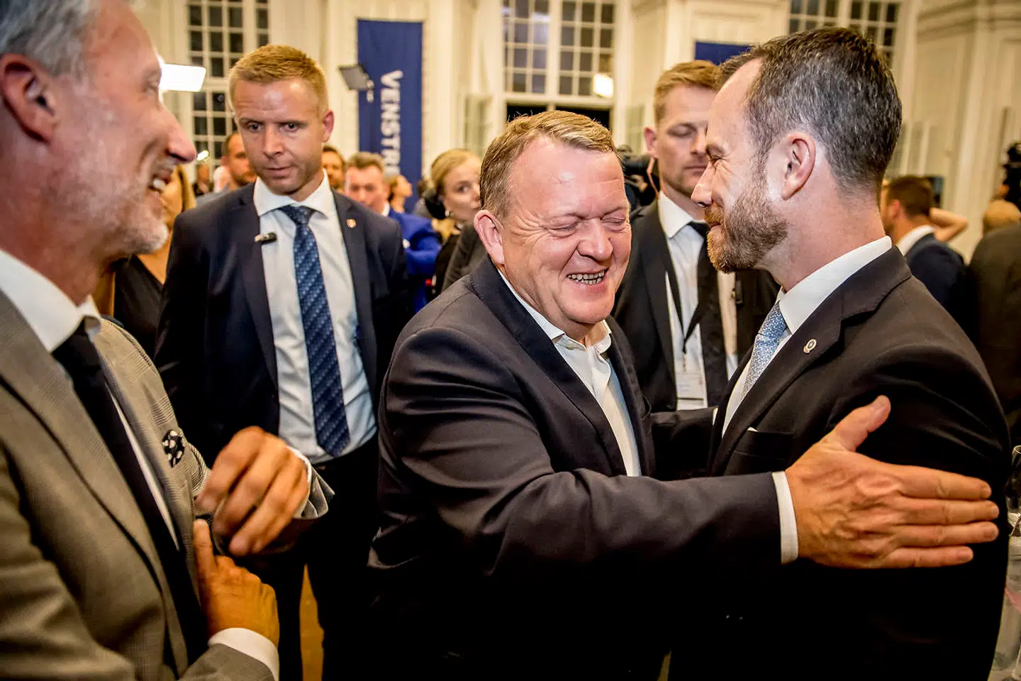 Lars Løkke Rasmussen og Jakob Ellemann Jensen under valgfesten hos Venstre i Landstingssalen på Christiansborg i København under Folketingsvalget 2019, onsdag den 5. juni 2019. Onsdag aften holder alle partier valgfest i København i forbindelse med, at der er folketingsvalg, hvor der skal vælges i alt 179 medlemmer til Folketinget.. (Foto: Mads Claus Rasmussen/Ritzau Scanpix)
