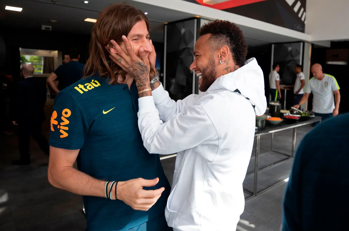 Neymar er i øjeblikket skadet og dermed kun med som besøgende hos det brasilianske landshold ved Copa America.