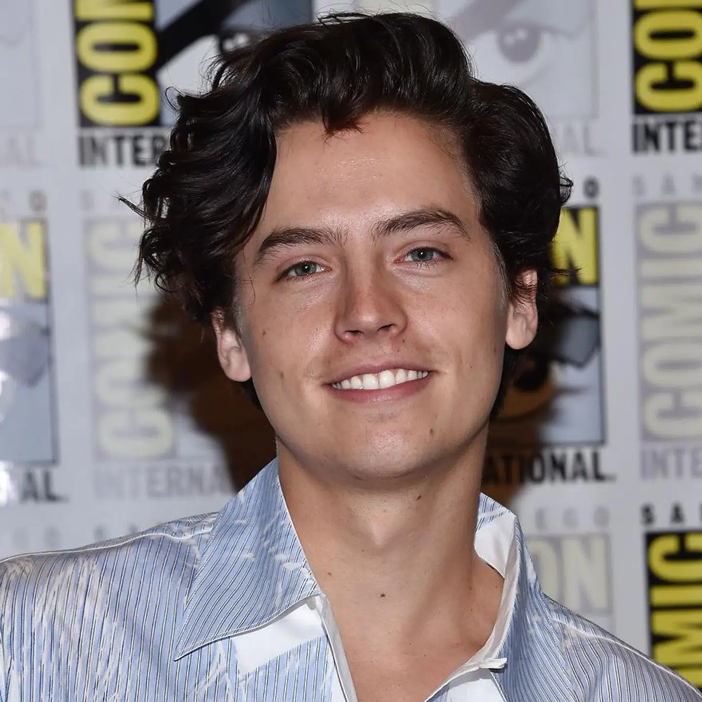 Da skuespiller Cole Sprouse spillede Ross' barn 'Ben' var han lille og lyshåret. Nu spiller han med i serien i 'Riverdale' i en mørkere udgave. CHRIS DELMAS / AFP
