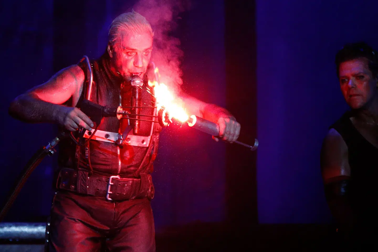 Rammstein med Till Lindemann i spidsen fyrede op for flammekasterne, da de onsdag aften spillede foran 45.000 fans i Parken i København. (Arkivfoto). Axel Heimken/Ritzau Scanpix