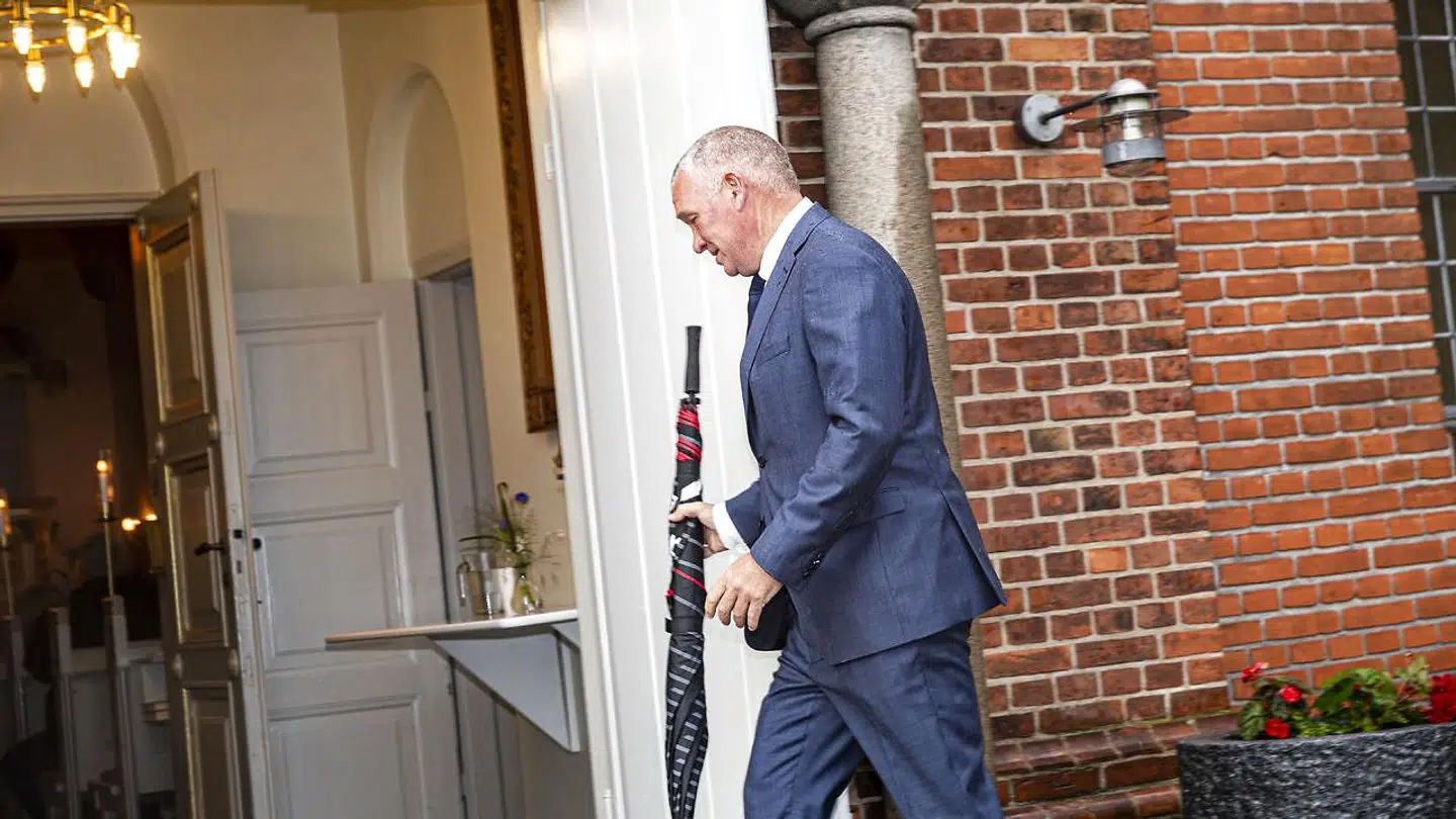 Peter Schmeichels gamle landsholdskammerat John Faxe Jensen var også med til vielsen - men havde ikke tid til at stille op til fotografering.