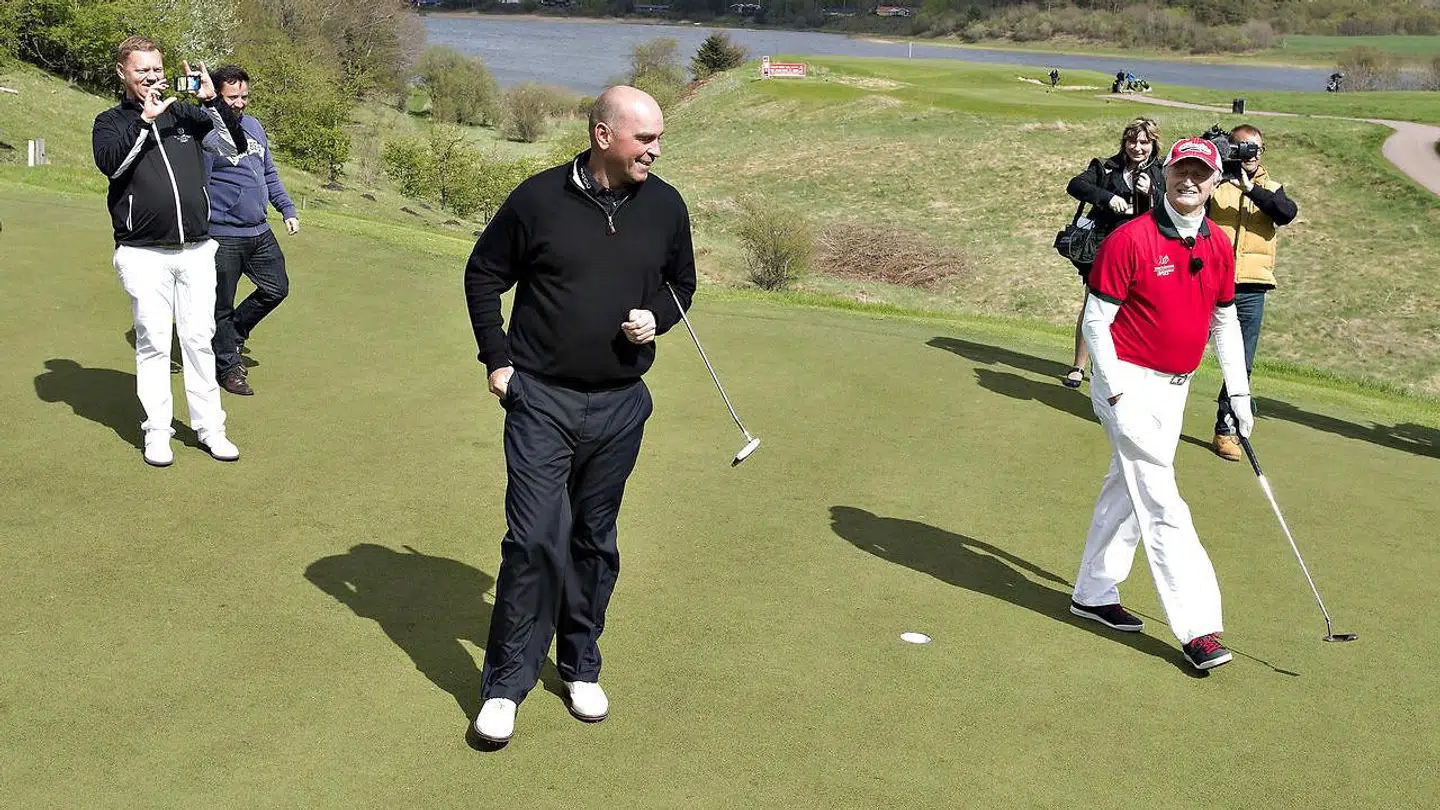 Himmerland Golf and Spa Resort har kostet Lars Larsen en formue. Her ses han sammen med golflegenden Thomas Bjørn.