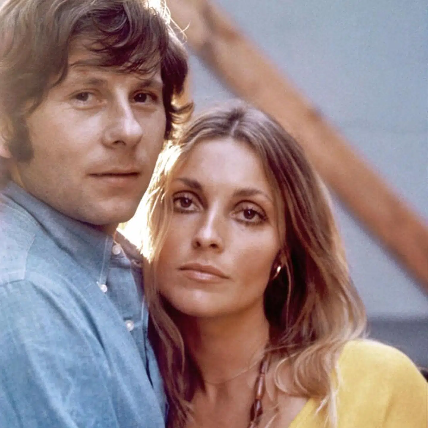 Her ses Polanski sammen med sin afdøde kone Sharon Tate. // (FILM) AFP PHOTO