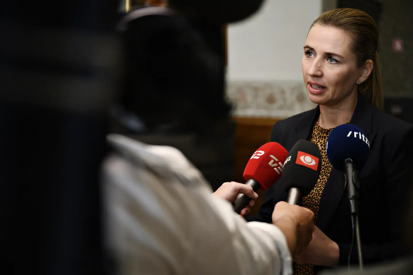 Mette Frederiksen ankommer til regeringsforhandlinger. De bliver de sidste foreløbigt, da Folkemødet kommer i vejen Philip Davali/Ritzau Scanpix