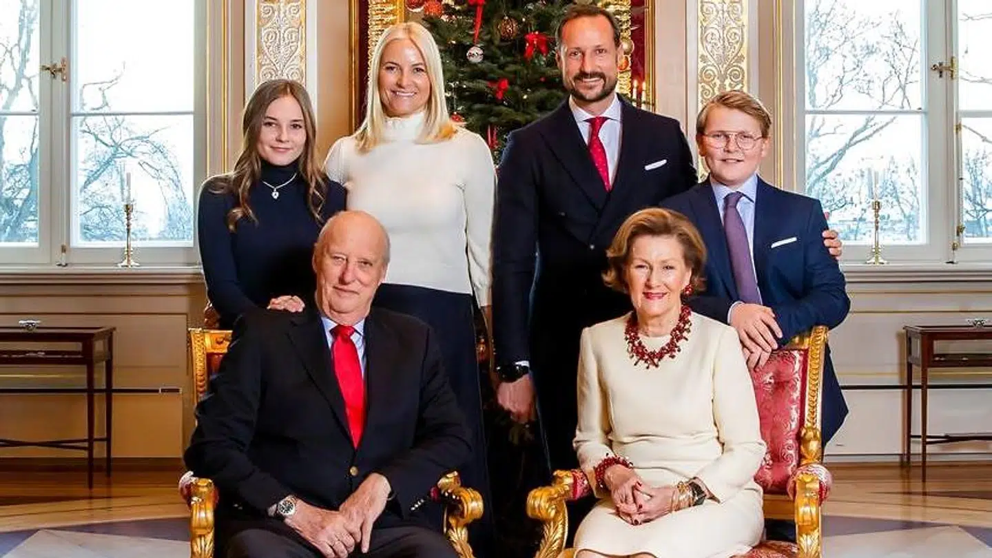 Den norske kongefamilie. Prinsesse Ingrid Alexandra, kong Harald, kronprinsesse Mette-Marit, kronprins Haakon, dronning Sonja og prins Sverre Magnus.