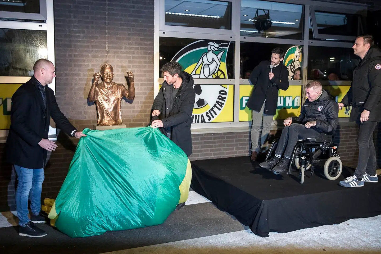 Fernando Ricksen var i 2018 med, da der blev afsløret en buste af ham ved Fortuna Sittards hjemmebane.