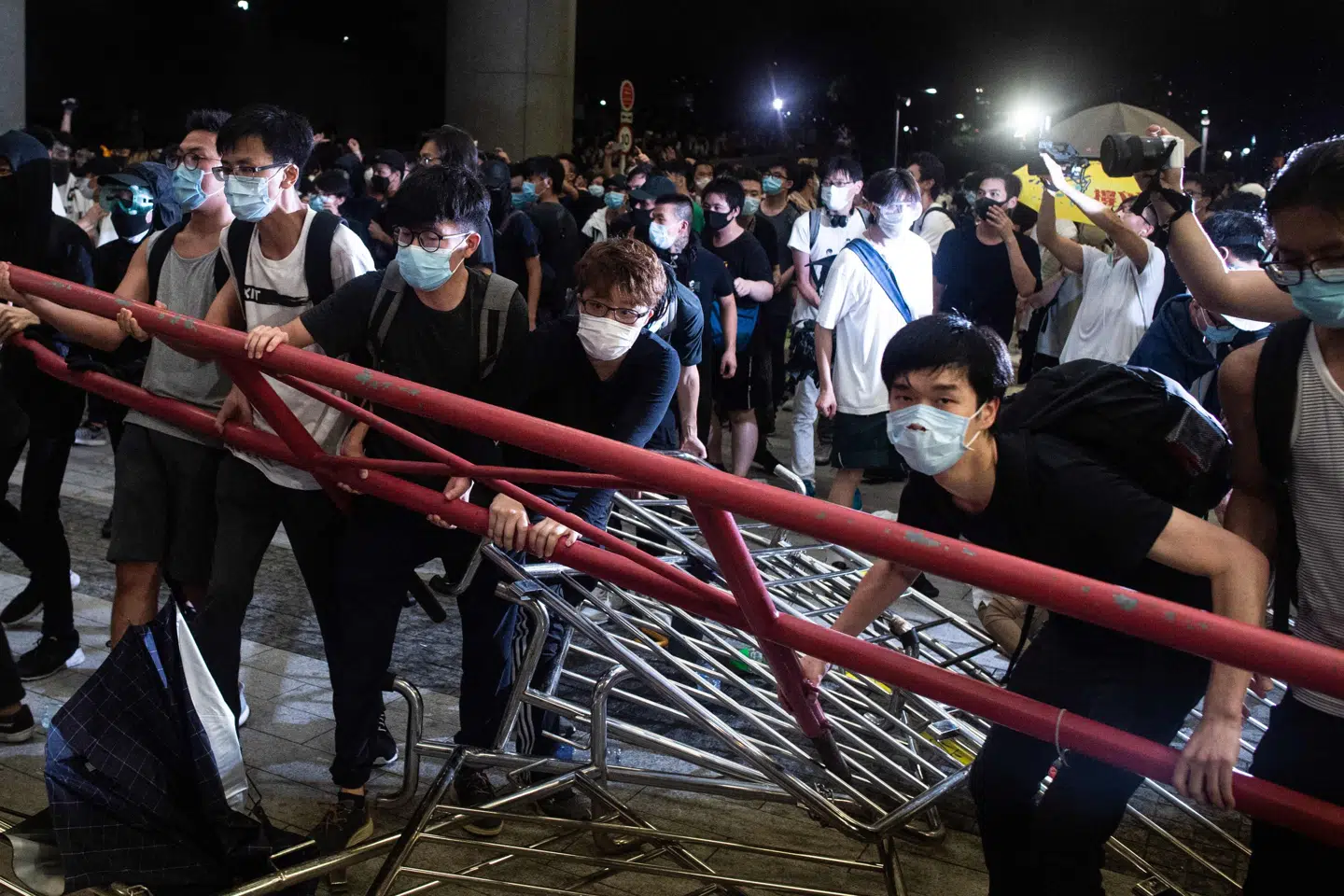 De relativt fredelige demonstrationer søndag førte senere søndag aften til sammenstød mellem demonstranter og politi. Philip Fong/Ritzau Scanpix