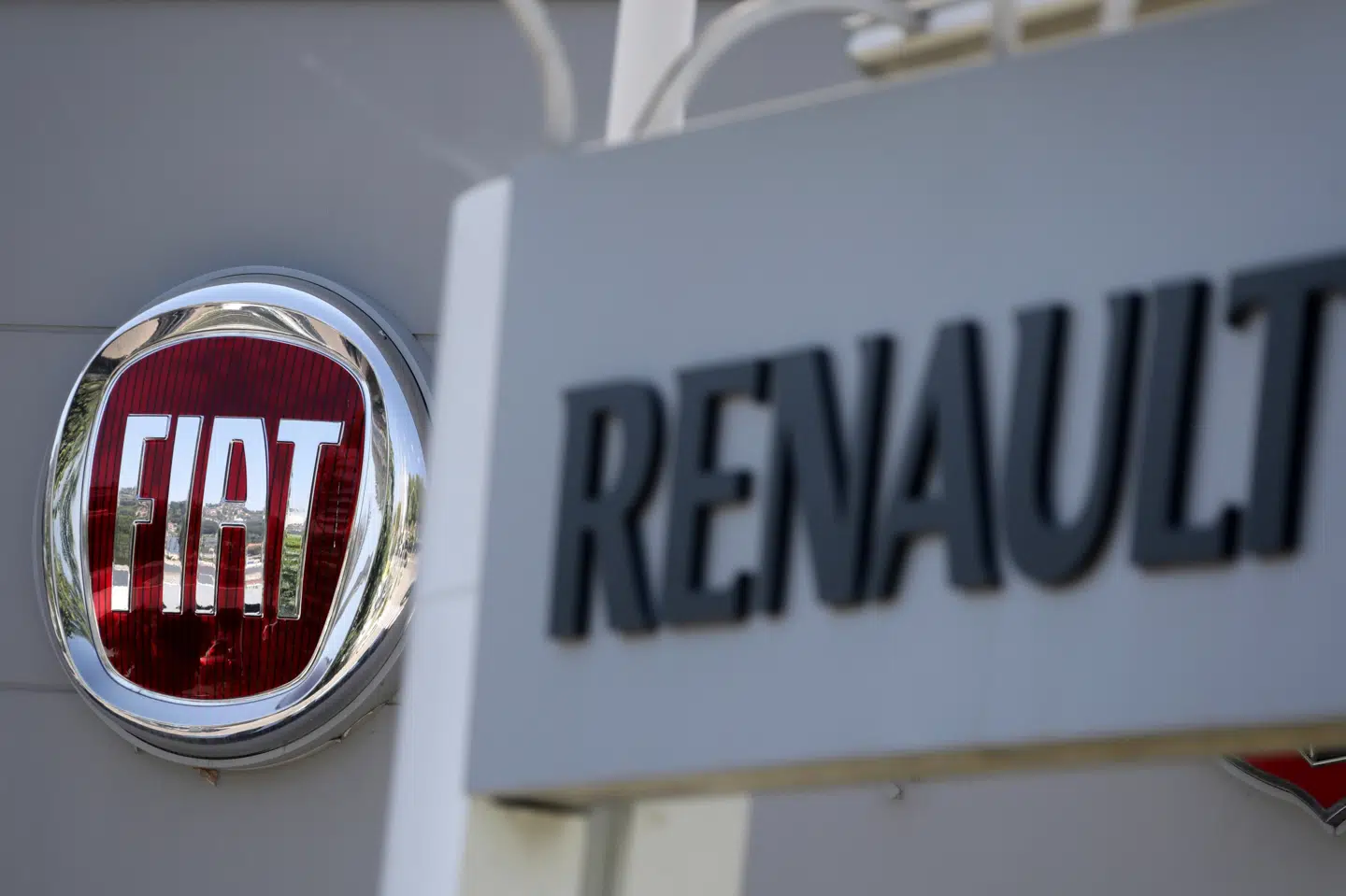Fiat Chrysler og Renault bliver alligevel ikke fusioneret. Eric Gaillard/Reuters