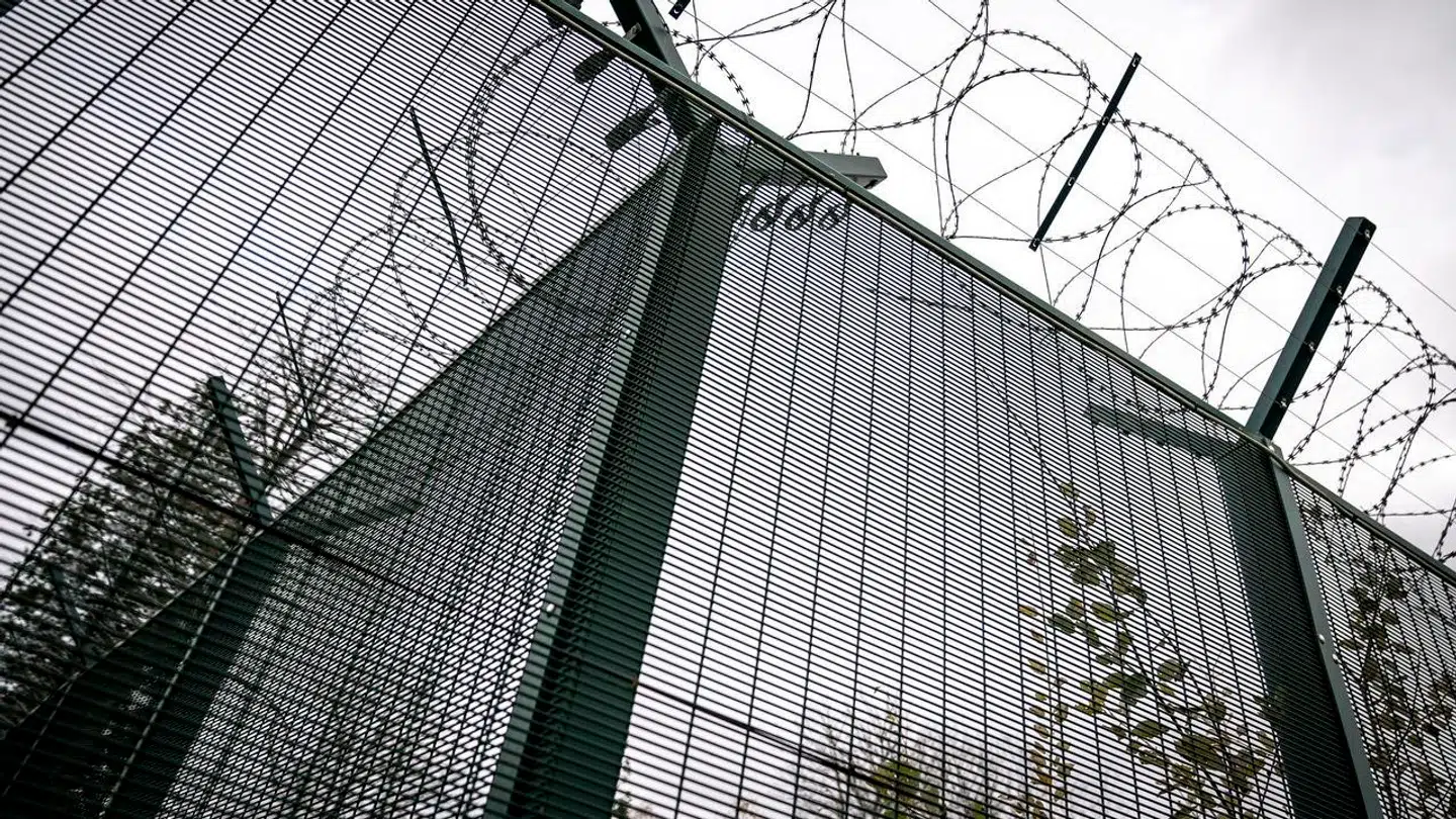 Der er konstateret skimmelsvamp i Horserød Fængsel. Først var det kun to bygninger, der var ramt, men nu er seks yderligere ramt.