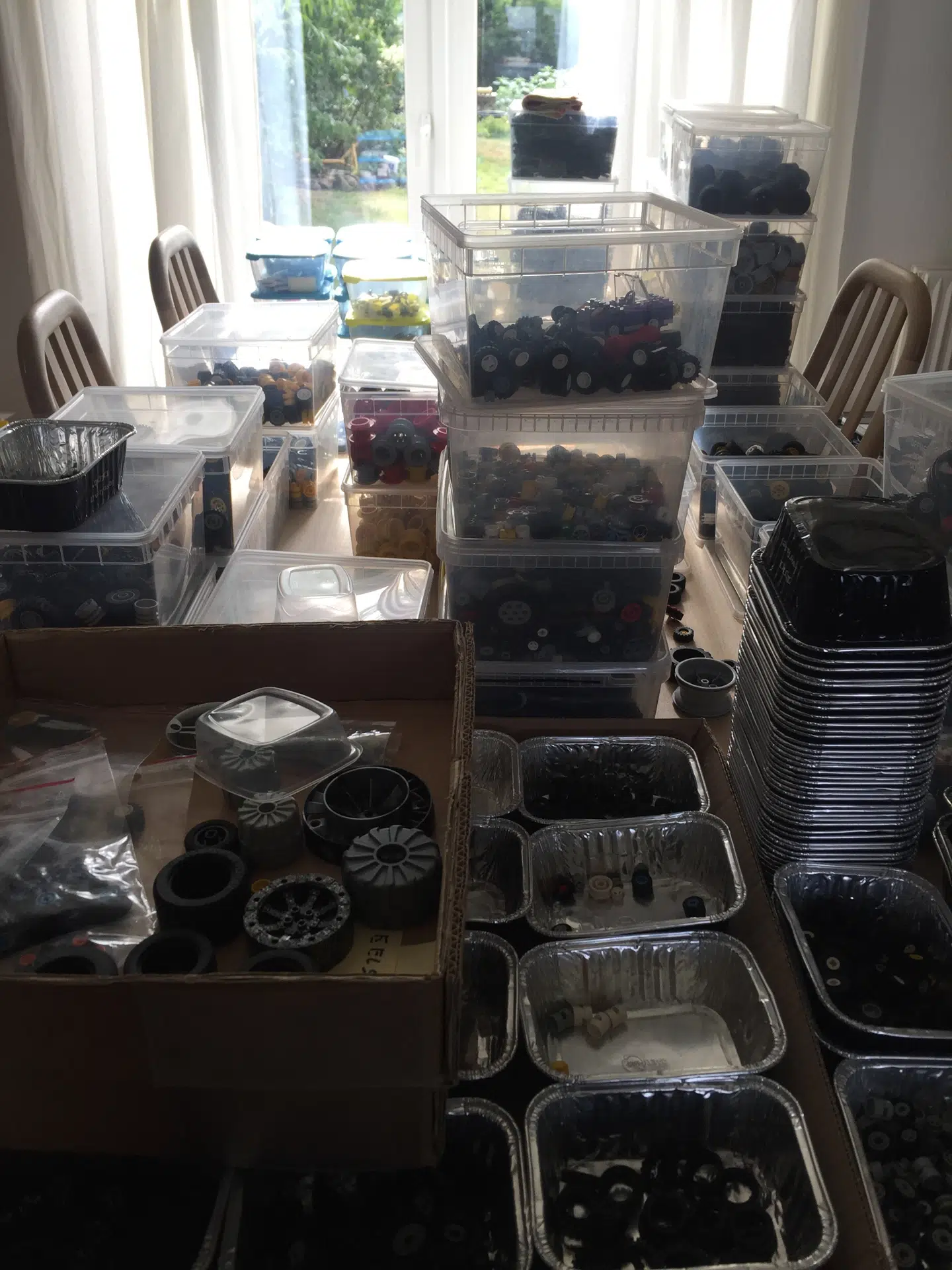 Det kræver mange æsker i mange forskellige størrelser til at holde styr på en million Legoklodser.