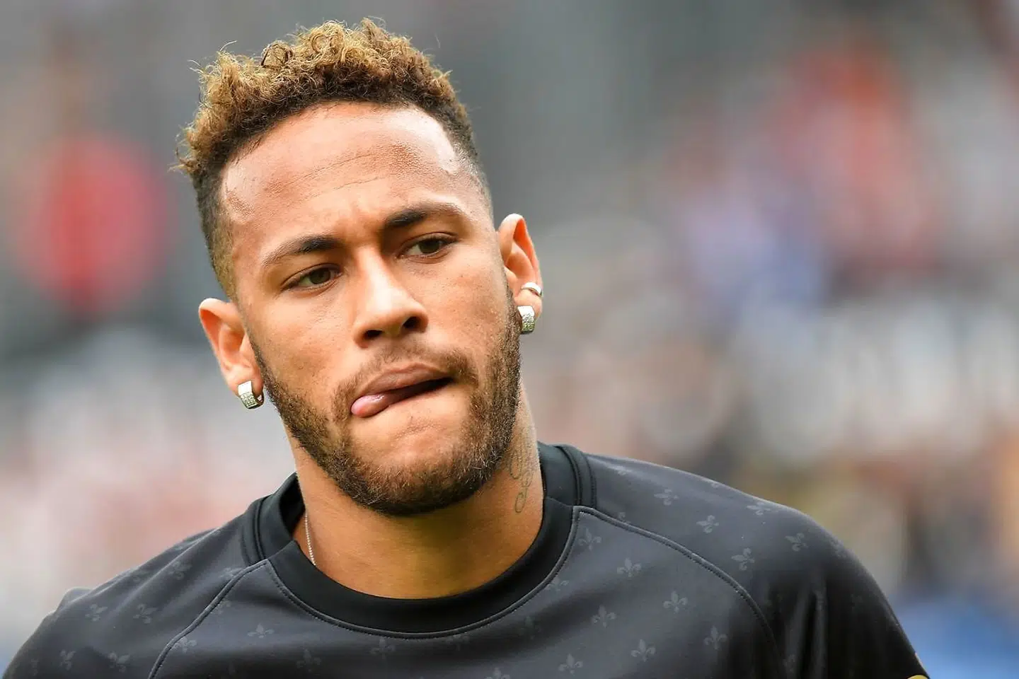 Paris Saint Germain-stjernen Neymar risikerer nu en fængselsstraf, efter han i en video på Instagram fremviste intime billeder.