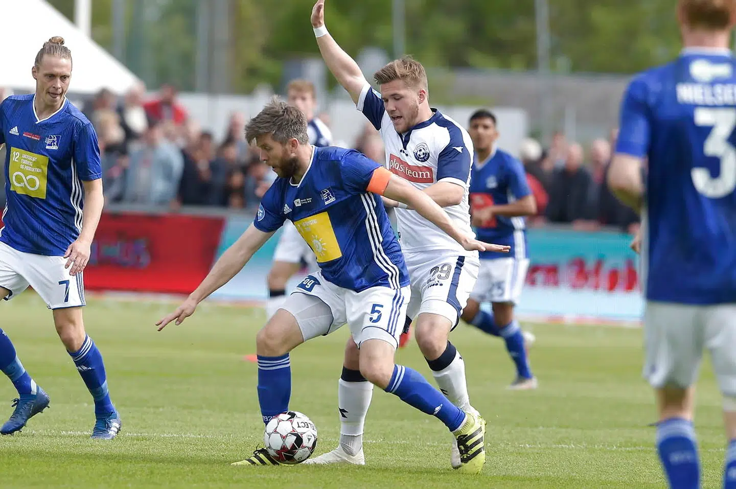 Lyngby BK-veteranen Martin Ørnskov i aktion i Superliga-playoff-kampen mod Vendsyssel FF.