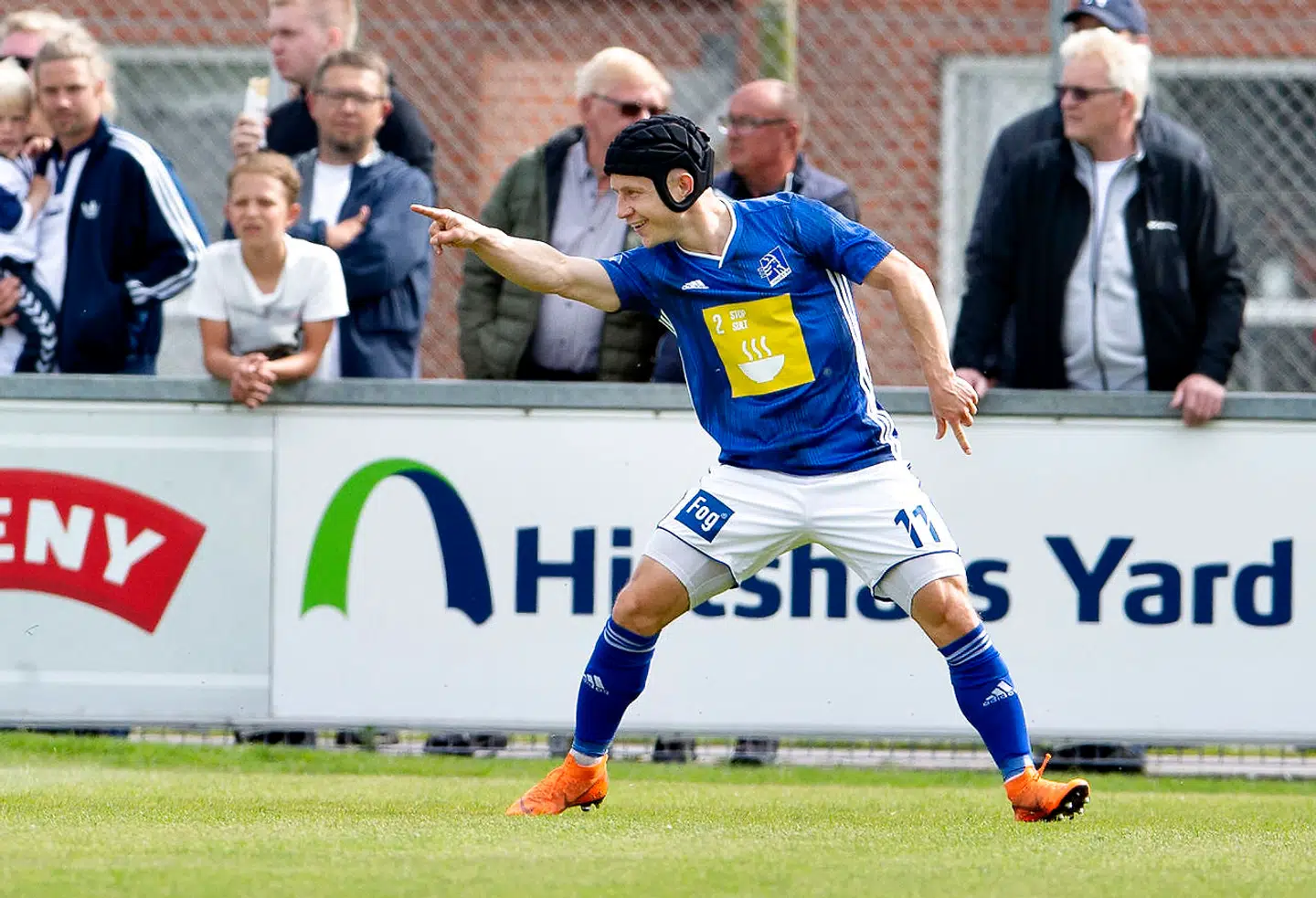 Lyngby BKs Jeppe Kjær har scoret til 1-0 i Superliga-playoff-kampen mod Vendsyssel FF.
