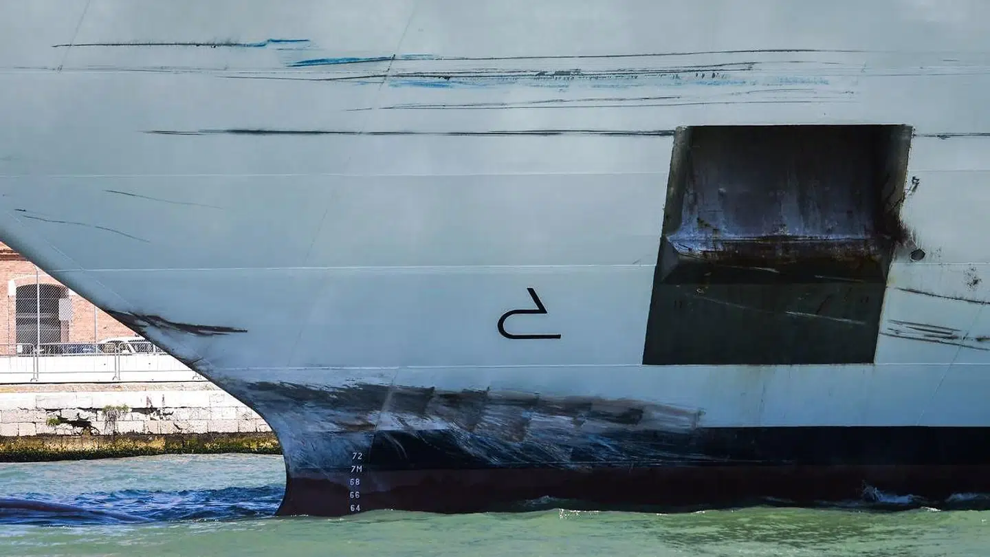 Et krydstogtskib sejlede søndag ind i en turistbåd i Venedig. Syv danskere var ombord. (Photo by Andrea PATTARO / AFP)
