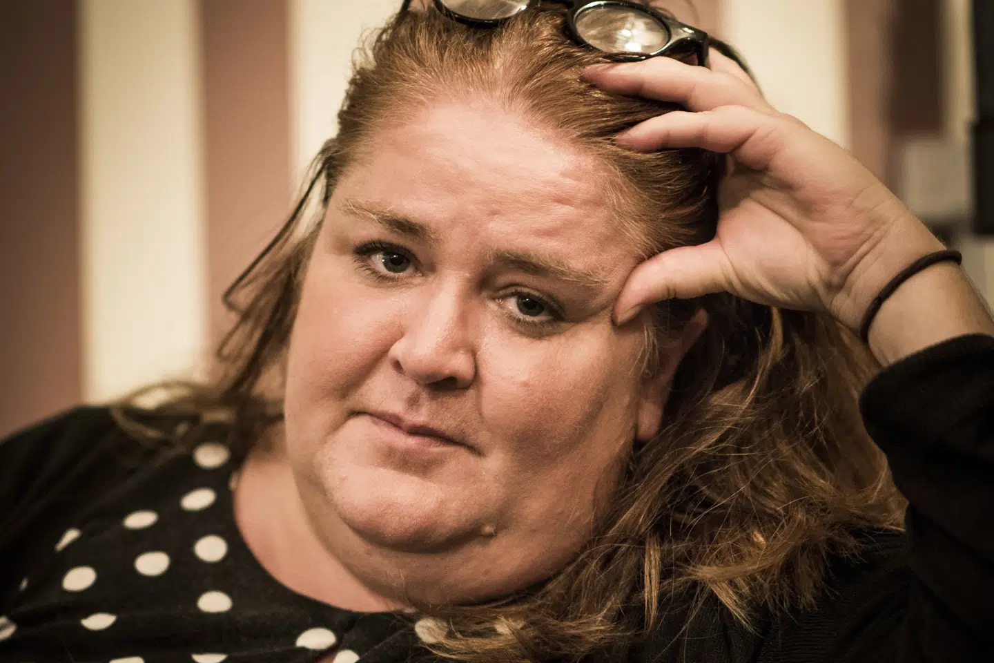 Lone Theils har udgivet tre bøger i serien om Nora Sand. Pigerne fra Englandsbåden fra 2015, Den blå digters kone fra 2016 og Heksedrengen fra 2018. Hun arbejder nu på en fjerde bog, der får titlen Stilleleg. Asger Ladefoged/Ritzau Scanpix