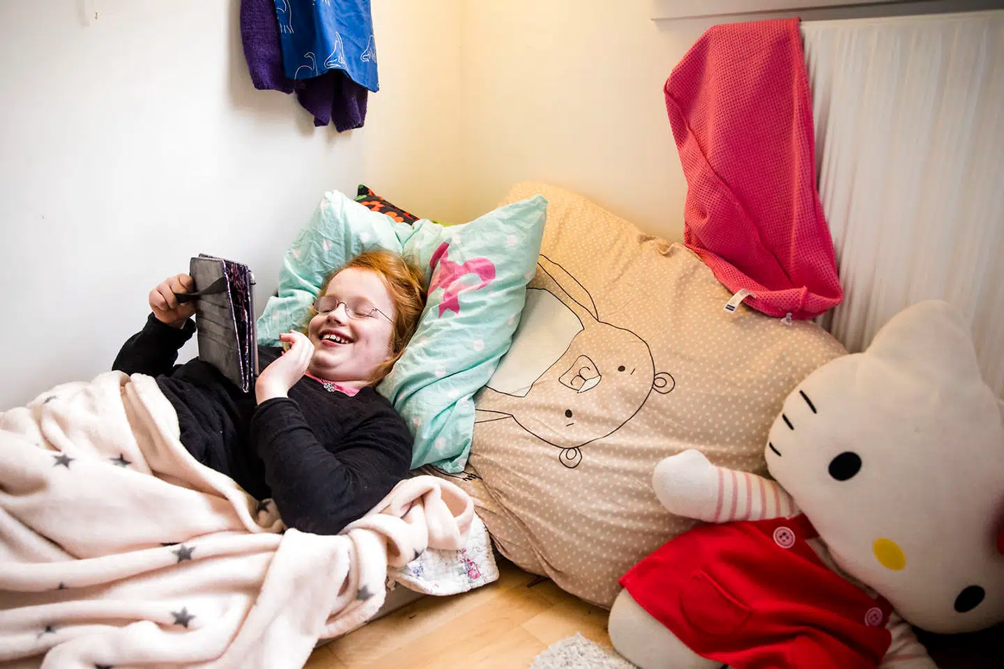 Monica Lylloff husker tydeligt den dag, hvor hun for første gang skulle aflevere Emma i en specialinstitution: »Det var så grænseoverskridende at se hende sammen med andre børn. Da jeg så hende i det miljø, gik det jo op for mig, Monica, hun jo er handicappet.«