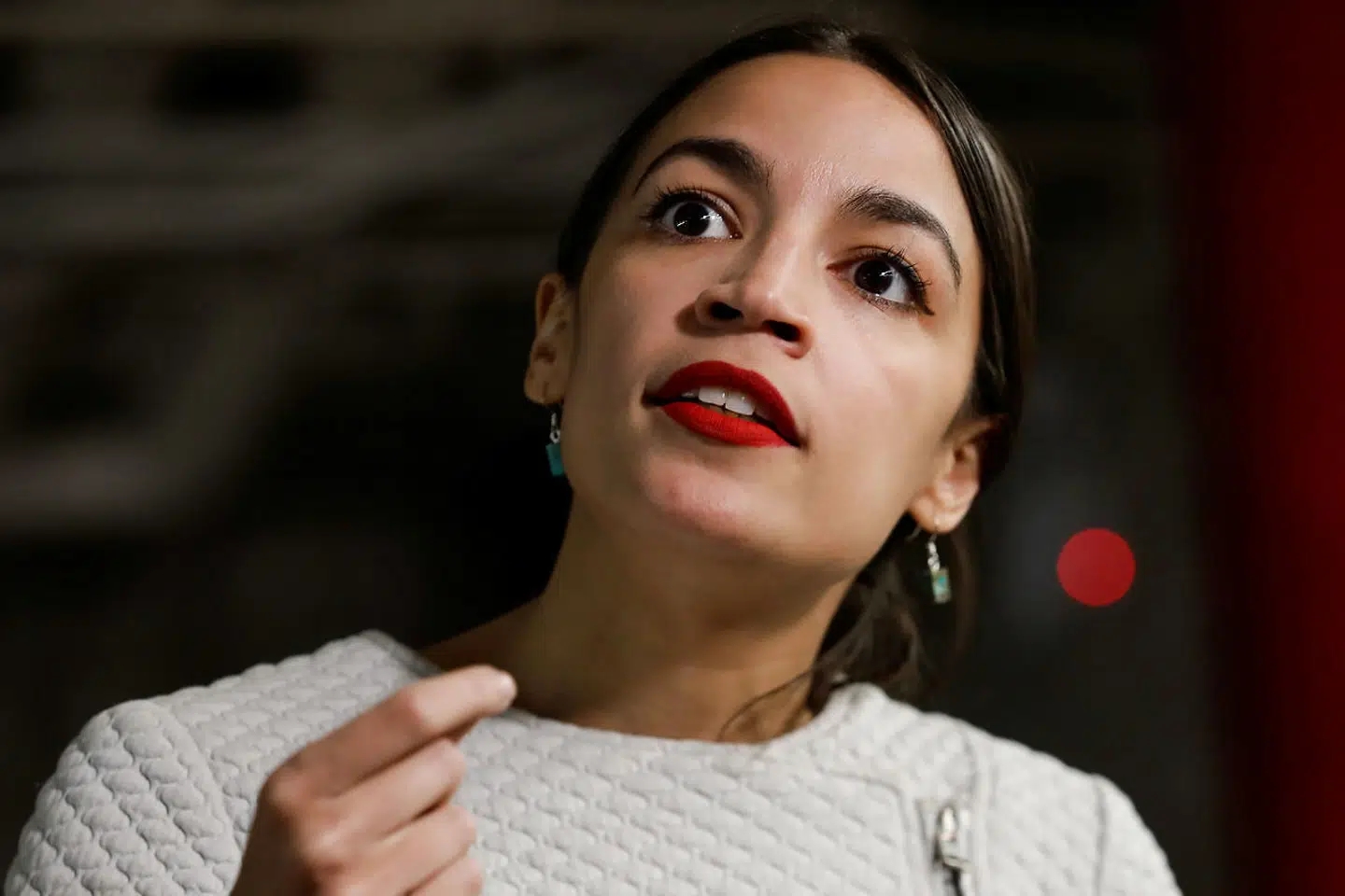 Siden hun blev valgt som medlem af Repræsentanternes Hus, har den 29-årige politiker Alexandria Ocasio-Cortez modtaget tusindvis af dødstrusler. »De fleste kommer fra mænd,« siger den forhenværende bartender.