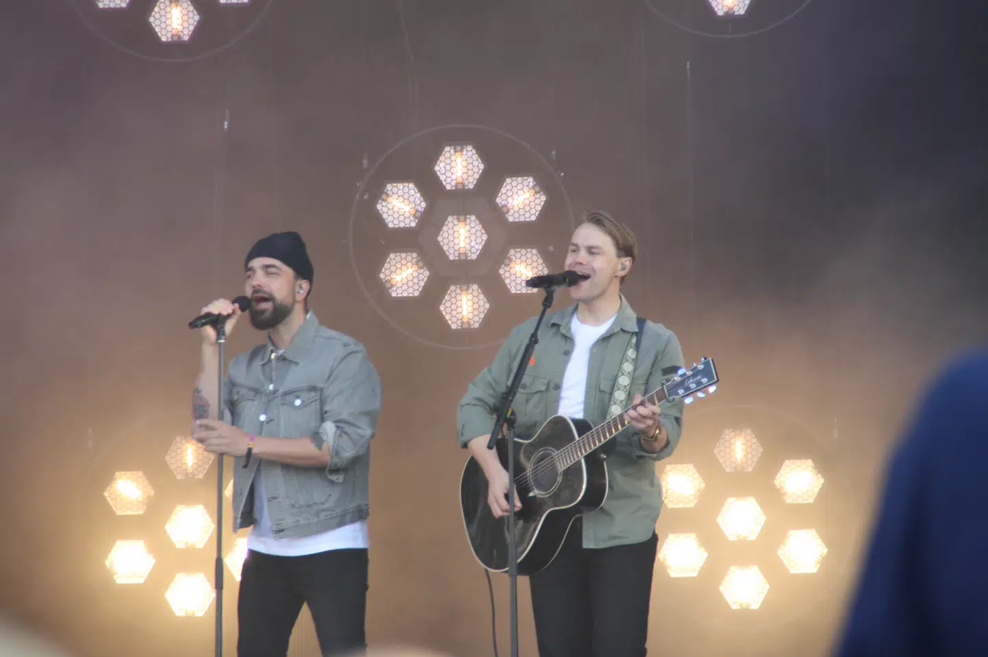Lisbet Dahls søn Gustav (t.h.) med på kor.