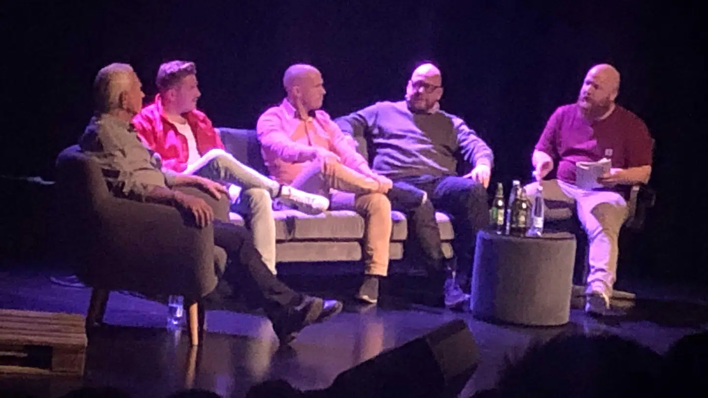 I den varme stol sad Leif Dahlgård, mens journalist Pelle Lundberg Jørgensen, fanpanelet og publikum stillede ham spørgsmål.