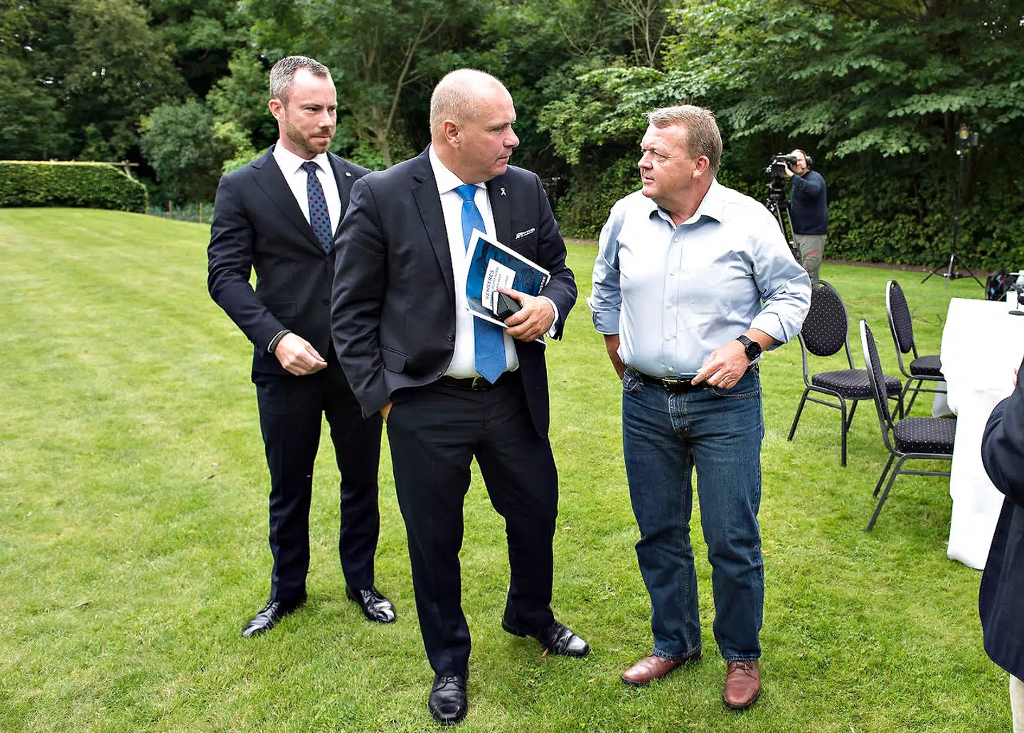 Venstre holdt fredag d. 11. august pressemøde ved deres sommergruppemøde på hotel Scheelminde i Aalborg. Her ses formanden, statsminister Lars Løkke Rasmussen med Venstres gruppeformand Søren Gade og Venstres politiske ordfører Jakob Ellemann-Jensen på pressemødet. (foto: Henning Bagger / Scanpix2017)