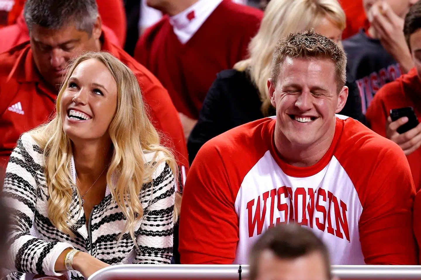 Caroline Wozniacki og J.J. Watt blev for første gang set sammen, da de så NCCA basketball-finalen den 6. april 2015.