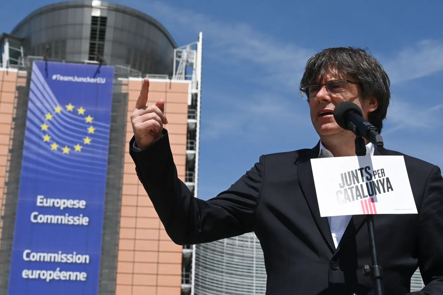 Carles Puigdemont ved en pressekonference udenfor EU-Parlamentet fredag. Den tidligere regionalpræsident er spidskandidat for partiet Junts per Catalunya (Sammen for Catalonien). Emmanuel Dunand/Ritzau Scanpix