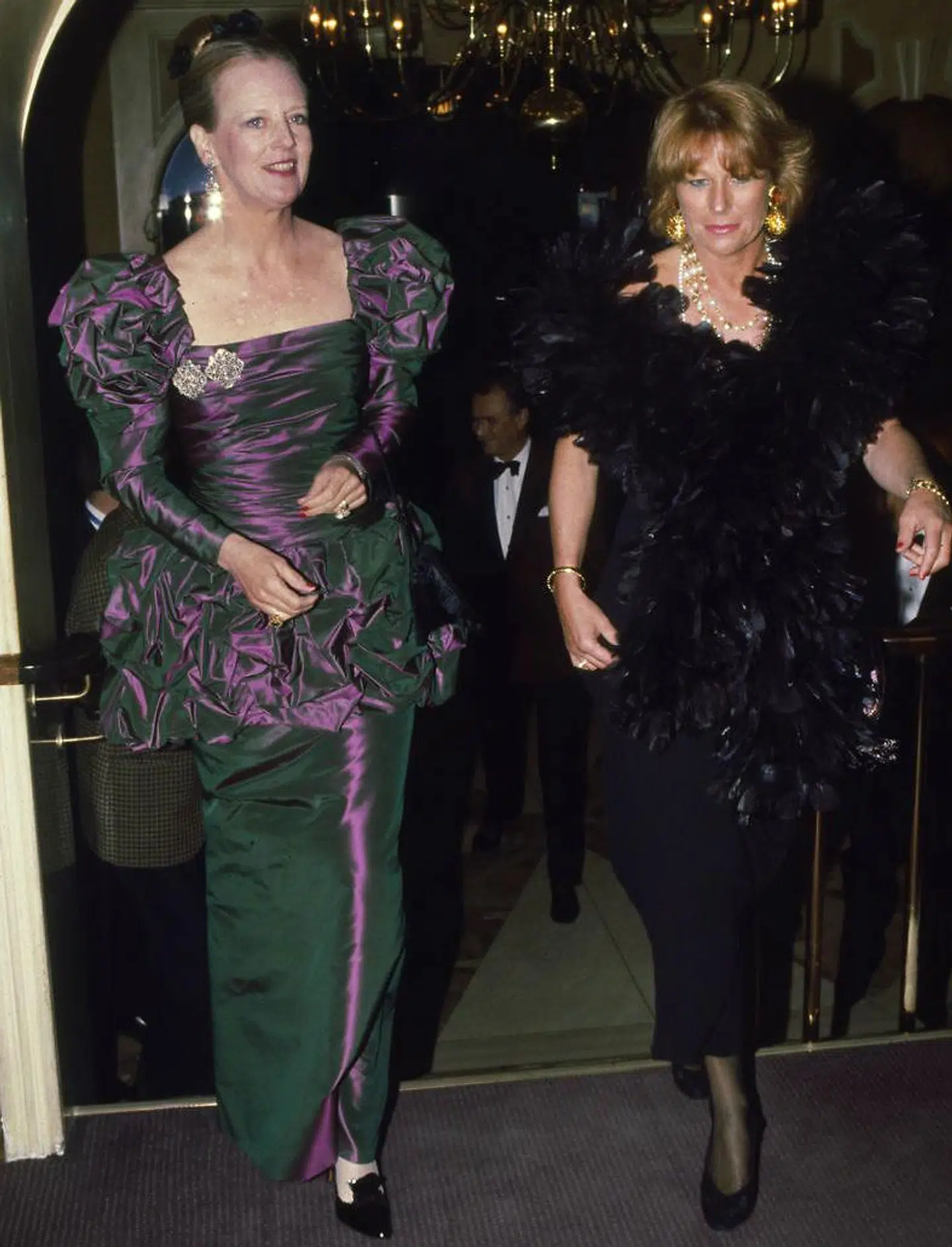 Her ses dronning Margrethe sammen med erhvervskvinde Anne Fabricius-Bjerre tilbage i 1991, da Dronningen var på samme alder, som Kronprinsen er nu.