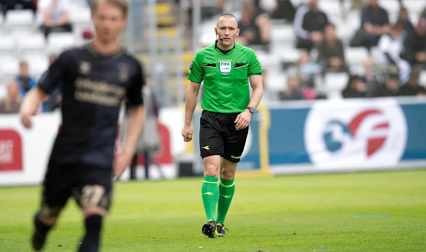 Kamil Wilczek (Brøndby - 20) scorer et yderst tvivlsomt mål. Her dommer Mads-Kristoffer Kristoffersen. Superliga Fodbold Odense Boldklub mod Brøndby IF. Nature Energy Park. Lørdag den den 25 maj 2019.. (Foto: Claus Fisker/Ritzau Scanpix)
