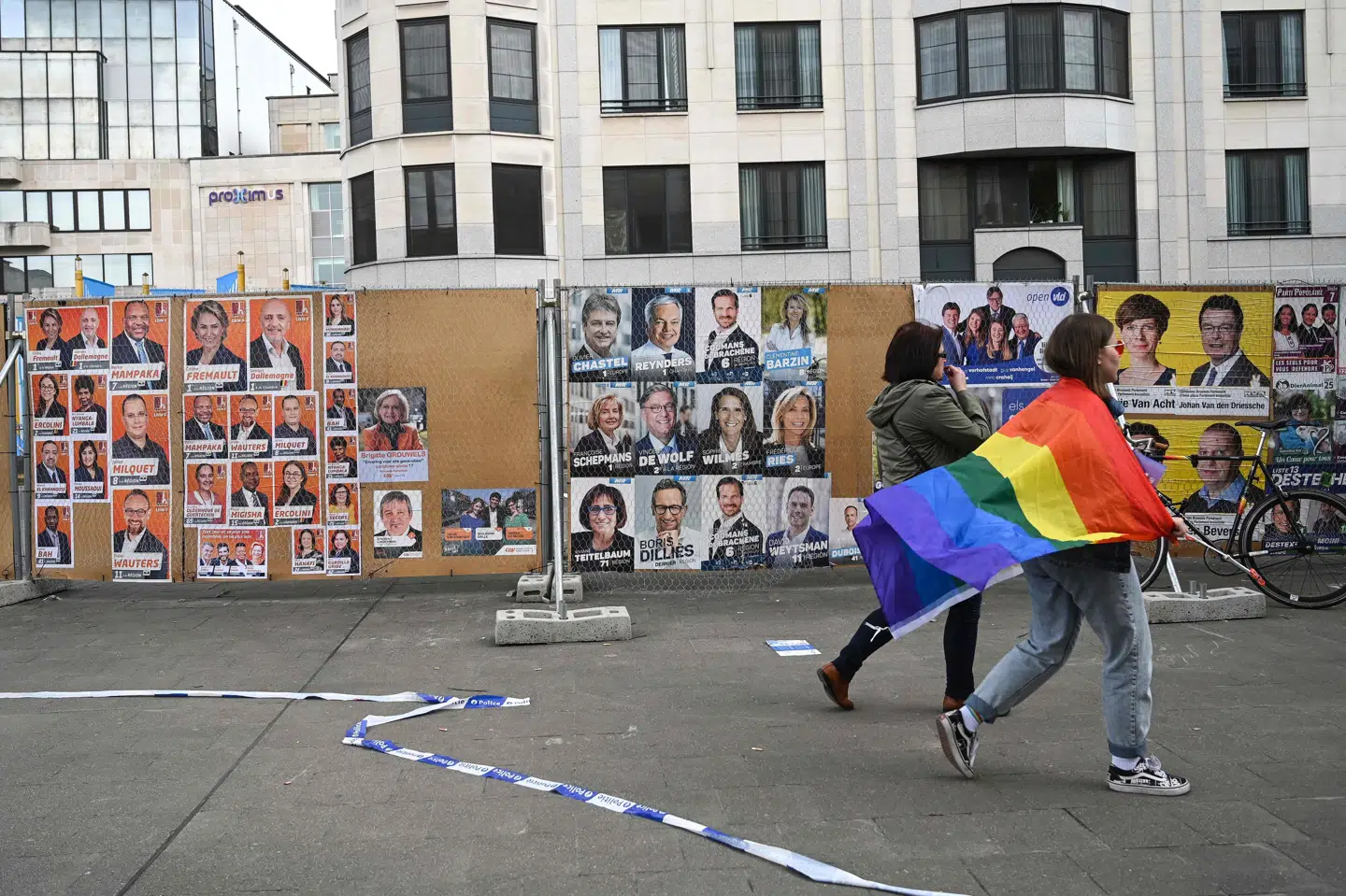 De flamske nationalister N-VA ser ud til igen at vinde parlamentsvalget i Belgien, men et flertal af belgierne vil ikke have en premierminister fra det parti. Og de vil slet ikke have en videreførelse af den koalition, som brød sammen i december, hvor N-VA var med, viser en undersøgelse. Emmanuel Dunand/Ritzau Scanpix