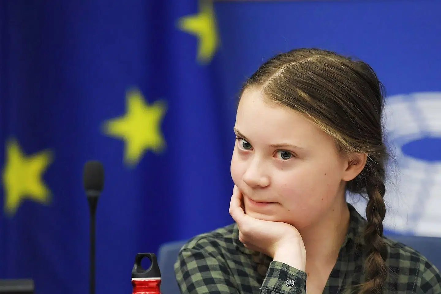 Greta Thunberg fanget under en klimadebat i EU.