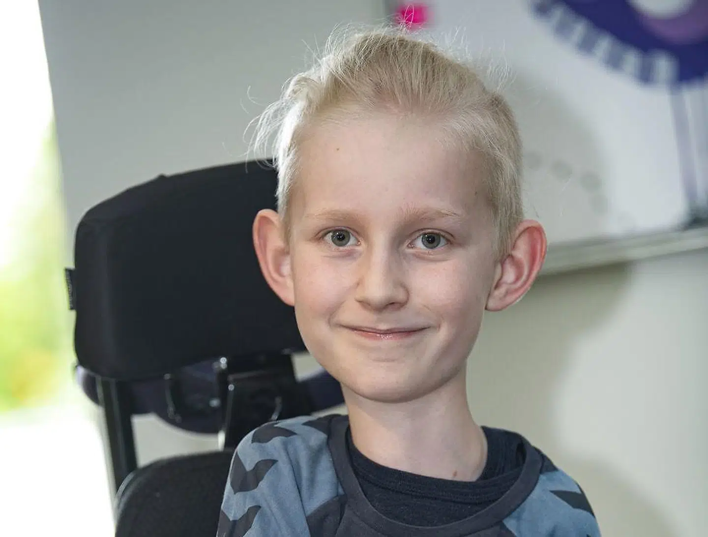 Benjamin er meget opmærksom på andre. Der går da heller ikke mange minutter, før han spørger ind til journalistens Afrika-halssmykke.