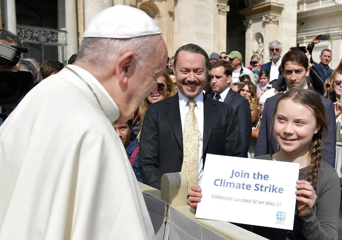 Greta Thunberg inviterer paven til at tilslutte sig klimastrejken.