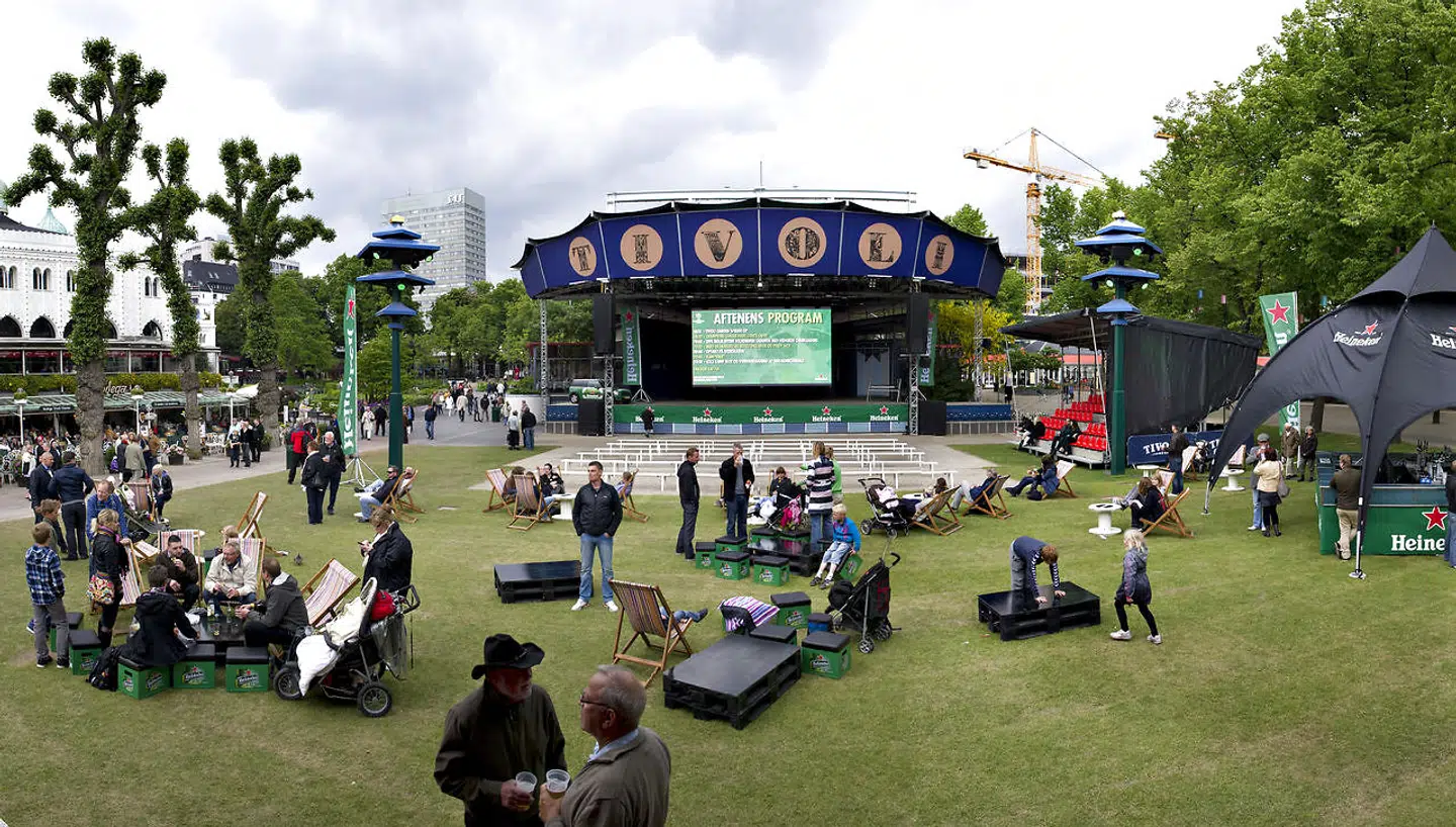 Plænen i Tivoli med storskærm. Arkivfoto fra 2011.
