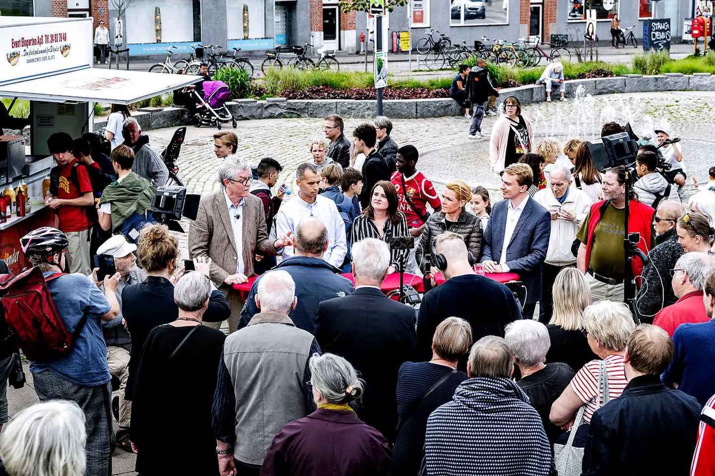 B.T. afholdt valgdebat på Brønshøj Torv torsdag 23. maj med Inger Støjberg (V), Morten Messerschmidt (DF), Karsten Hønge (SF) og Mattias Tesfaye (S).