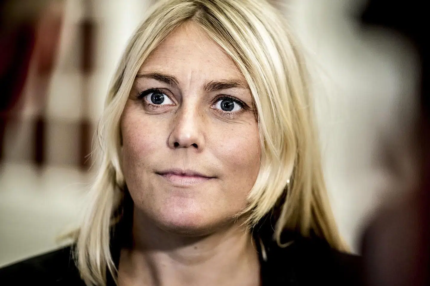Retsordfører Trine Bramsen (S) ankommer til samråd om regeringens udspil om ungdomskriminalitet. Ministeren skal svare på, hvor langt regeringen er med det kommende udspil, og hvornår ministeren agter at komme med et konkret udspil om ungdomskriminalitet. Søren Pape Poulsen skal også svare på, om justitsministeren vil sætte den kriminelle lavalder ned og oprette ungdomsdomstole.De borgerlige partier foreslog før valget at sænke den kriminelle lavalder, men regeringen opgav det i foråret 2017. Samrådsspørgsmålet er stillet efter ønske fra Peter Kofod Poulsen (DF).. (Foto: Mads Claus Rasmussen/Scanpix 2017)