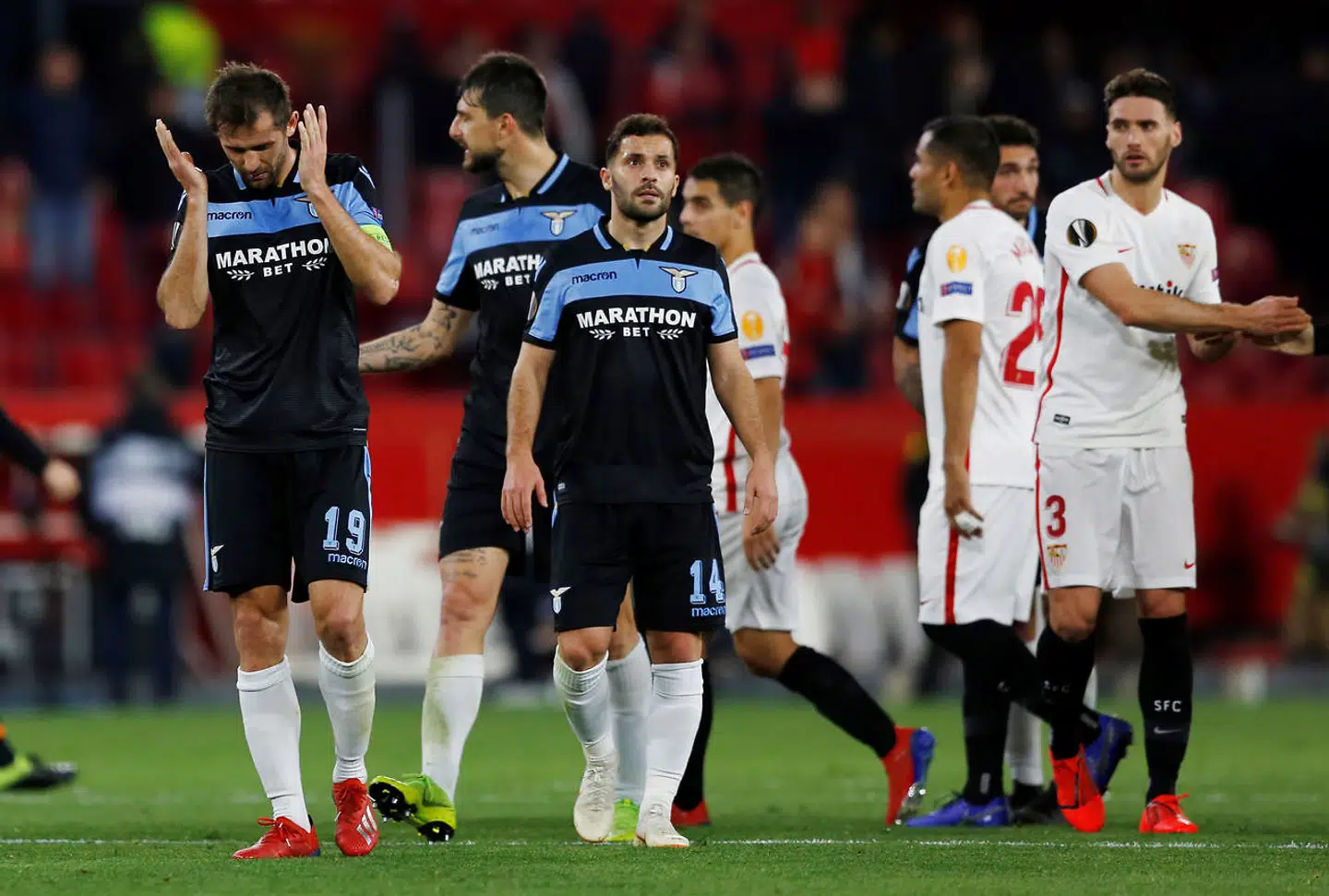 Riza Durmisi kaldte det sit livs skuffelse, da han for et år siden blev vraget til VM. Nu er venstre backen tilbage i landsholdsvarmen.