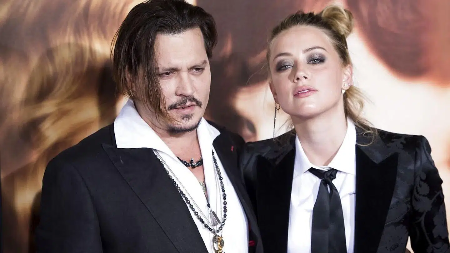 Johnny Depp og Amber Heard i november 2015. De blev skilt i 2017 og har været i strid med hinanden siden. (Arkivfoto/Scanpix)