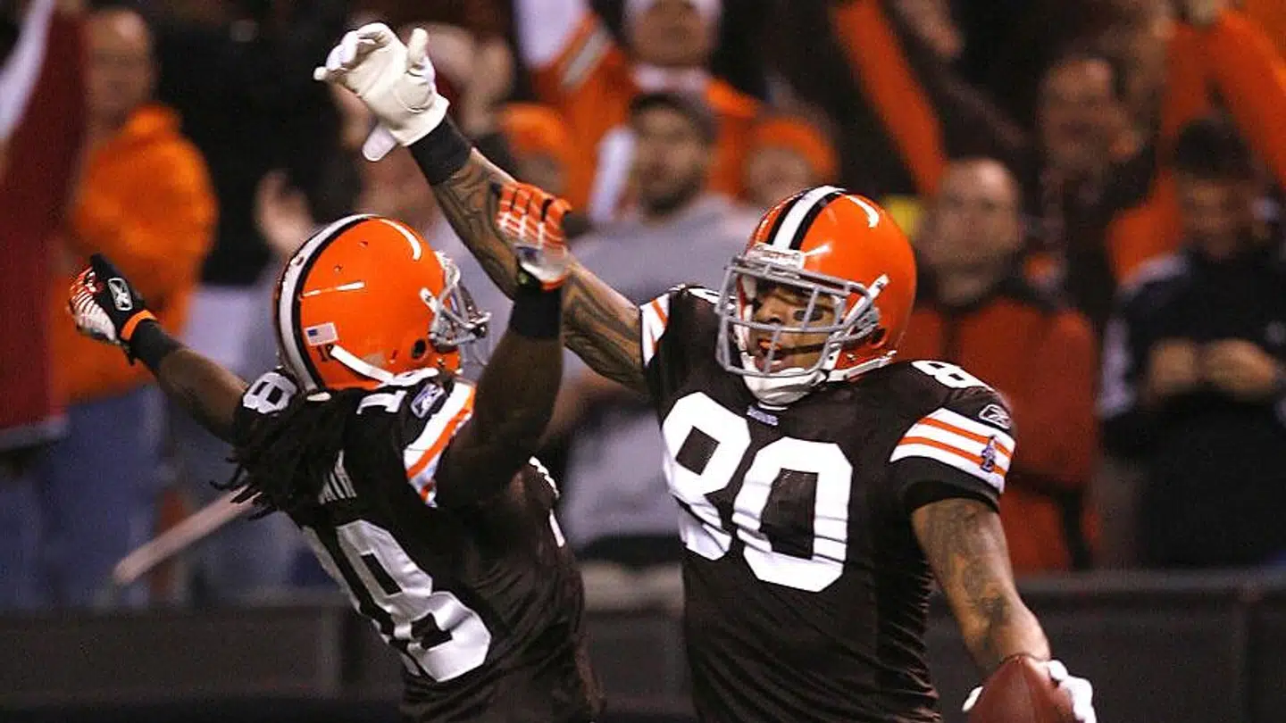 Kellen Winslow Jr. (th.) jubler over en Cleveland Browns-scoring med holdkammeraten Donte Stallworth.