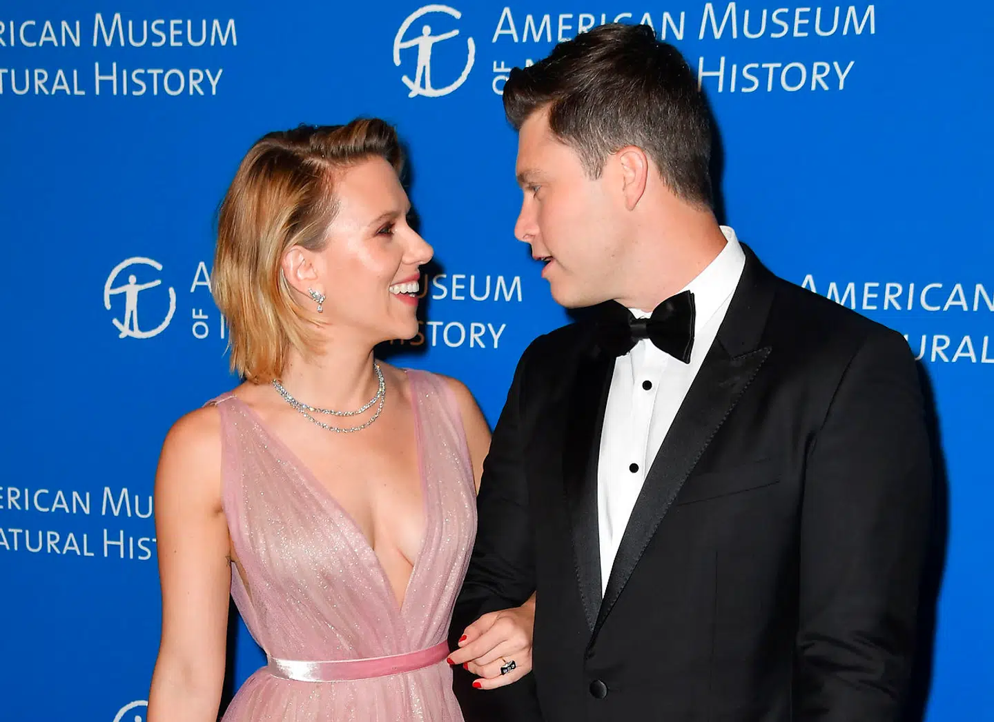 Scarlett Johansson og Colin Jost skal giftes.