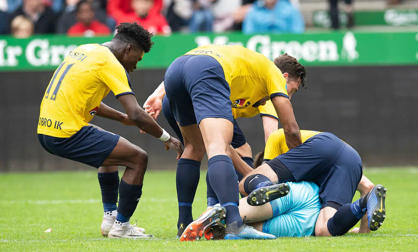 Hobro jubel efter reddet straffe. Superliga Fodbold Vejle Boldklub mod Hobro. Vejle Stadion. Søndag den den 19 maj 2019. Afgørende kamp om nedrykning fra Superligaen.