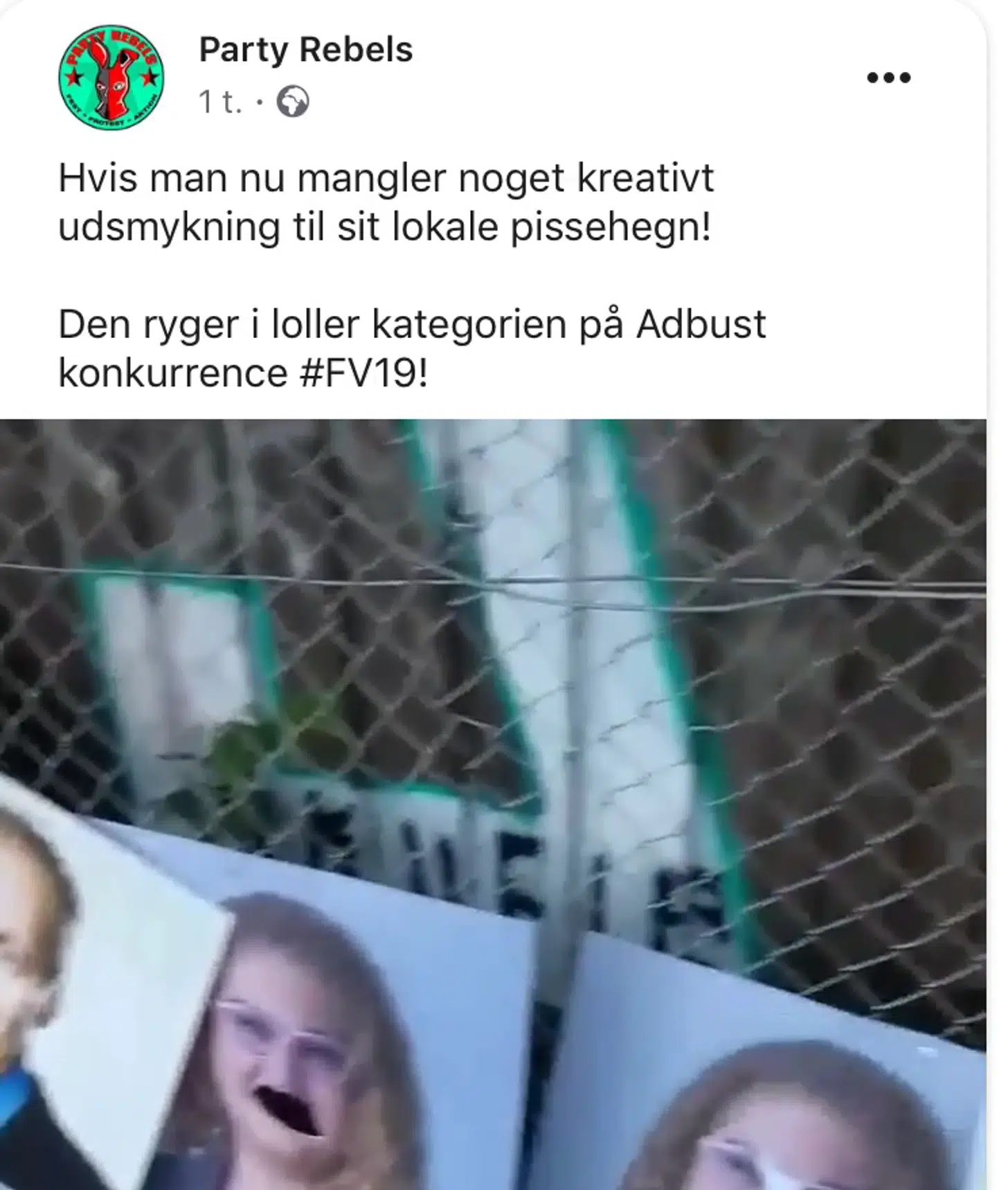 Flere politikere har oplevet, at der bliver tisset på deres plakater.