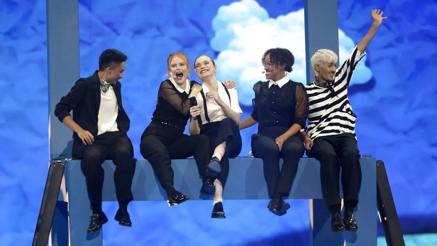 Her ses Leonora med sine to dansere og to korsangere på scenen til finalen i Eurovision lørdag.