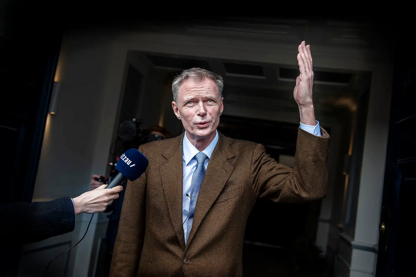 Klaus Riskær Pedersen har blandt andet lånt penge i familiens virksomhed til at kunne lave sponsorerede opslag på facebook for at skaffe vælgererklæringer.