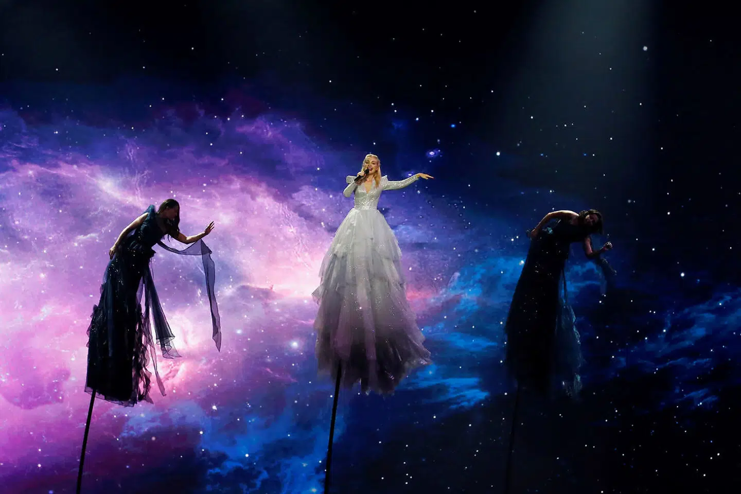 Den australske sangerinde Kate Miller-Heidke ses her under en af sine prøver forud for finalen lørdag.
