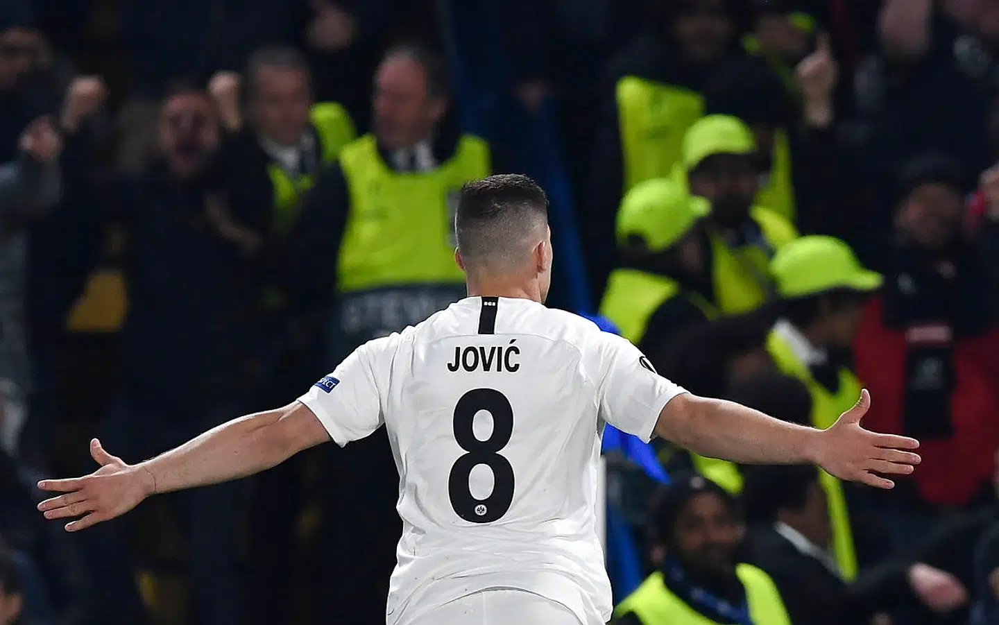 Luka Jovic jubler over sin scoring mod Chelsea i Europa League-semifinalen.
