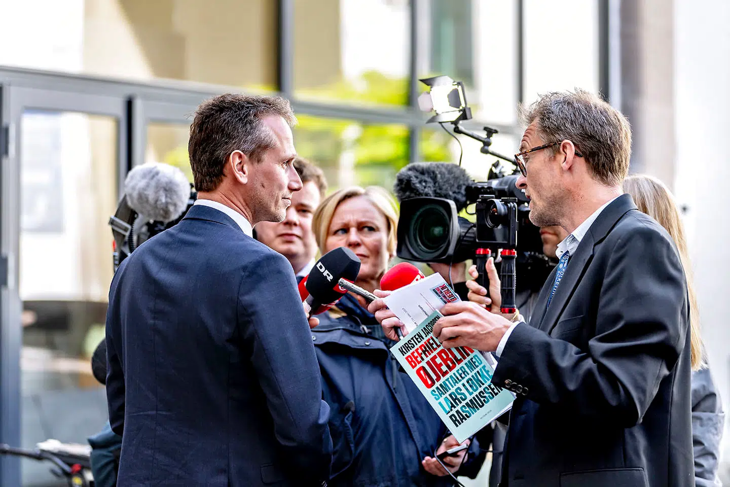 Næstformand i Venstre Kristian Jensen blev torsdag formiddag konfronteret med spørgsmål om arvefølgen i Venstre, som Lars Løkke Rasmussen samme dag genåbende i samtalebogen 'Befrielsens øjeblik'.