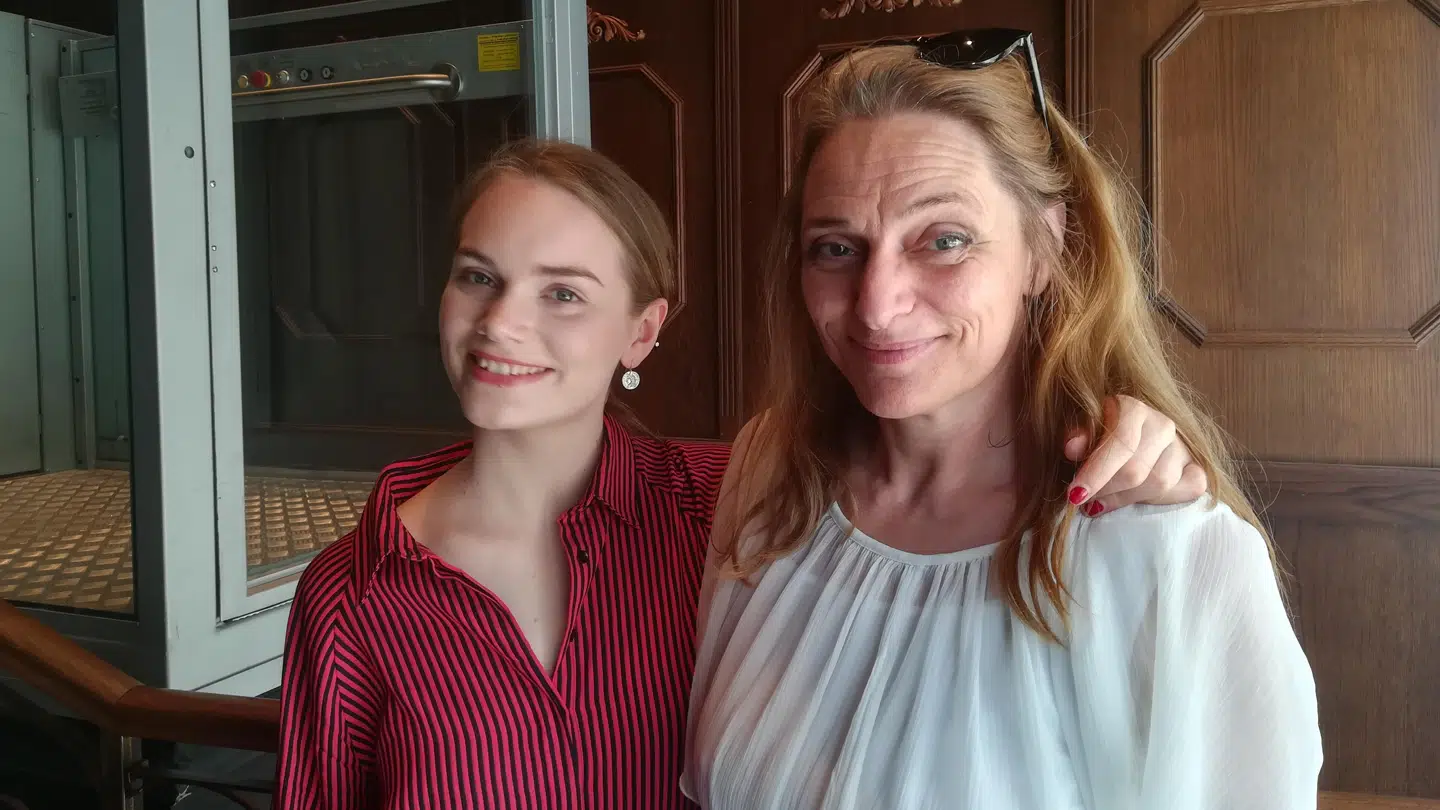 Mor og datter: Leonora og Sanne Colmor.