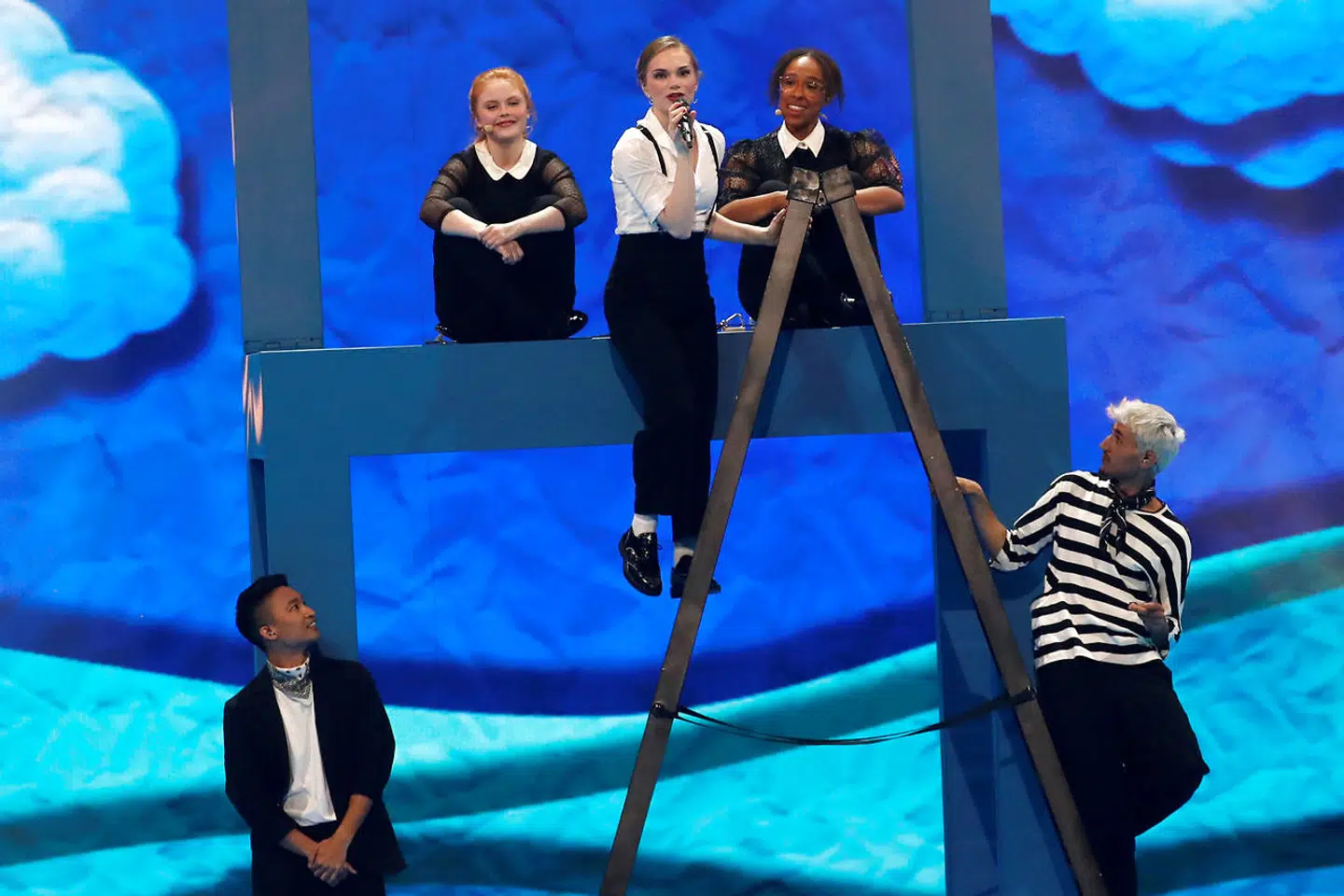 Her ses Leonora under en af prøverne forud for semifinalen i Eurovision.