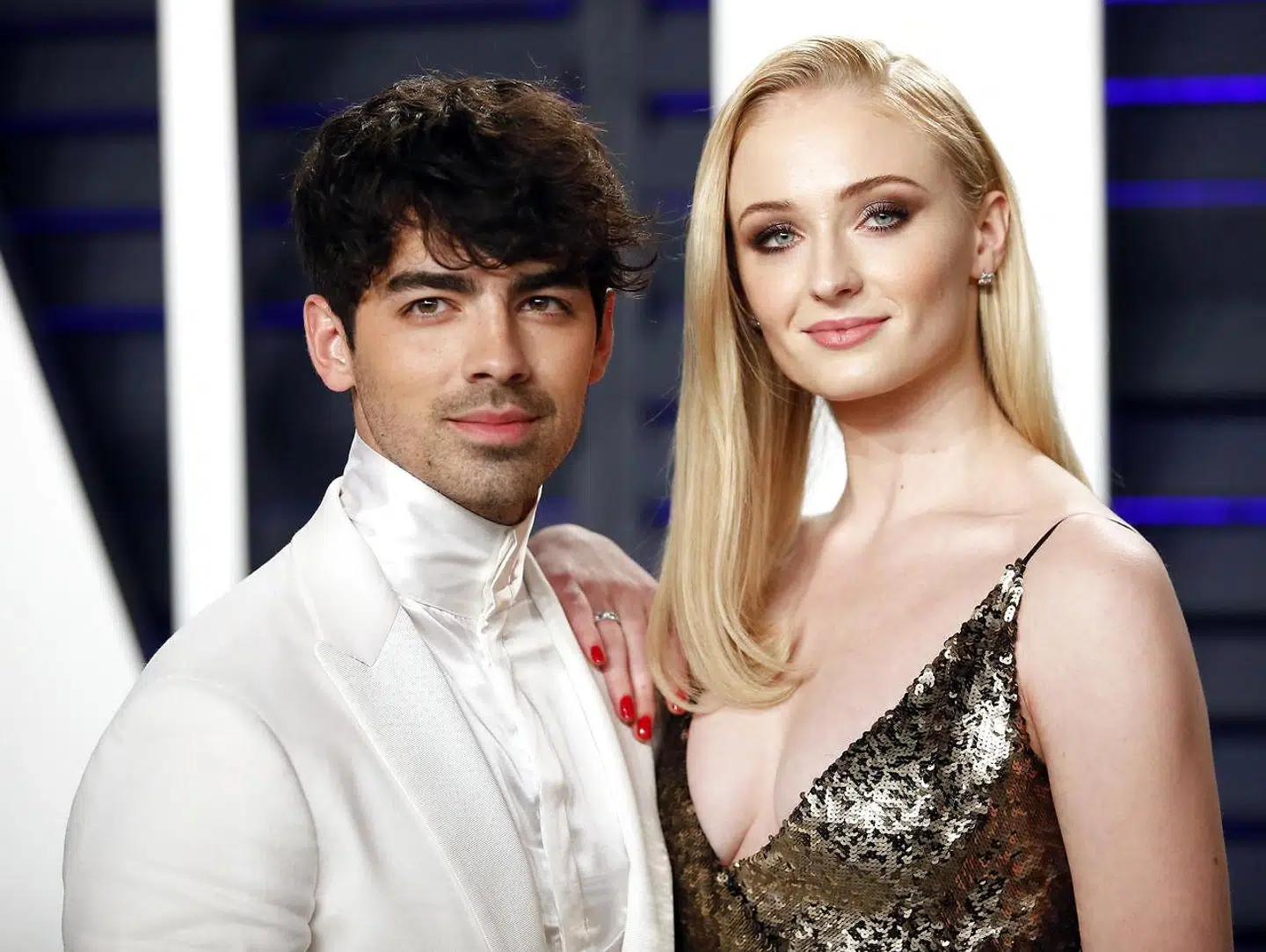 Her ses Joe Jonas og Sophie Turner, som for nyligt blev gift i Las Vegas. REUTERS/Danny Moloshok